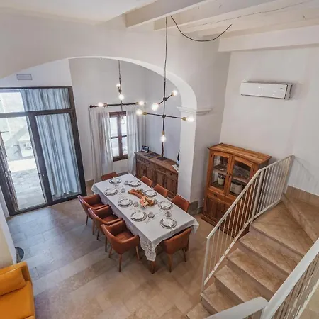 Ca's Cuscanti Hotel *